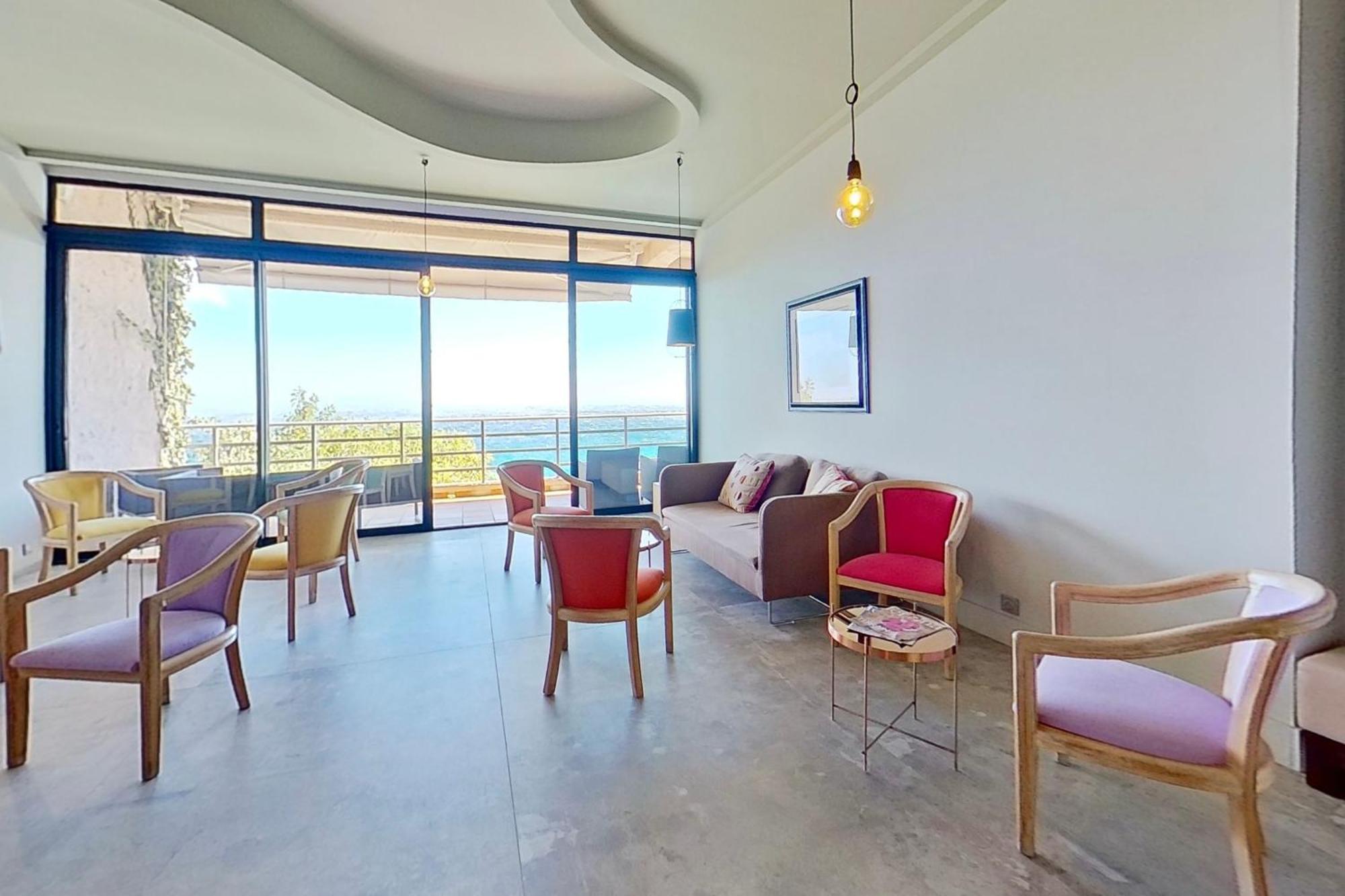 Alivi Hotel 4*
